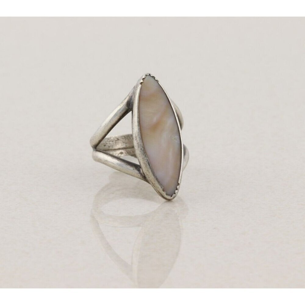 Sterling Silver Mother of Pearl Ring Size 6 - Picture 3 of 7